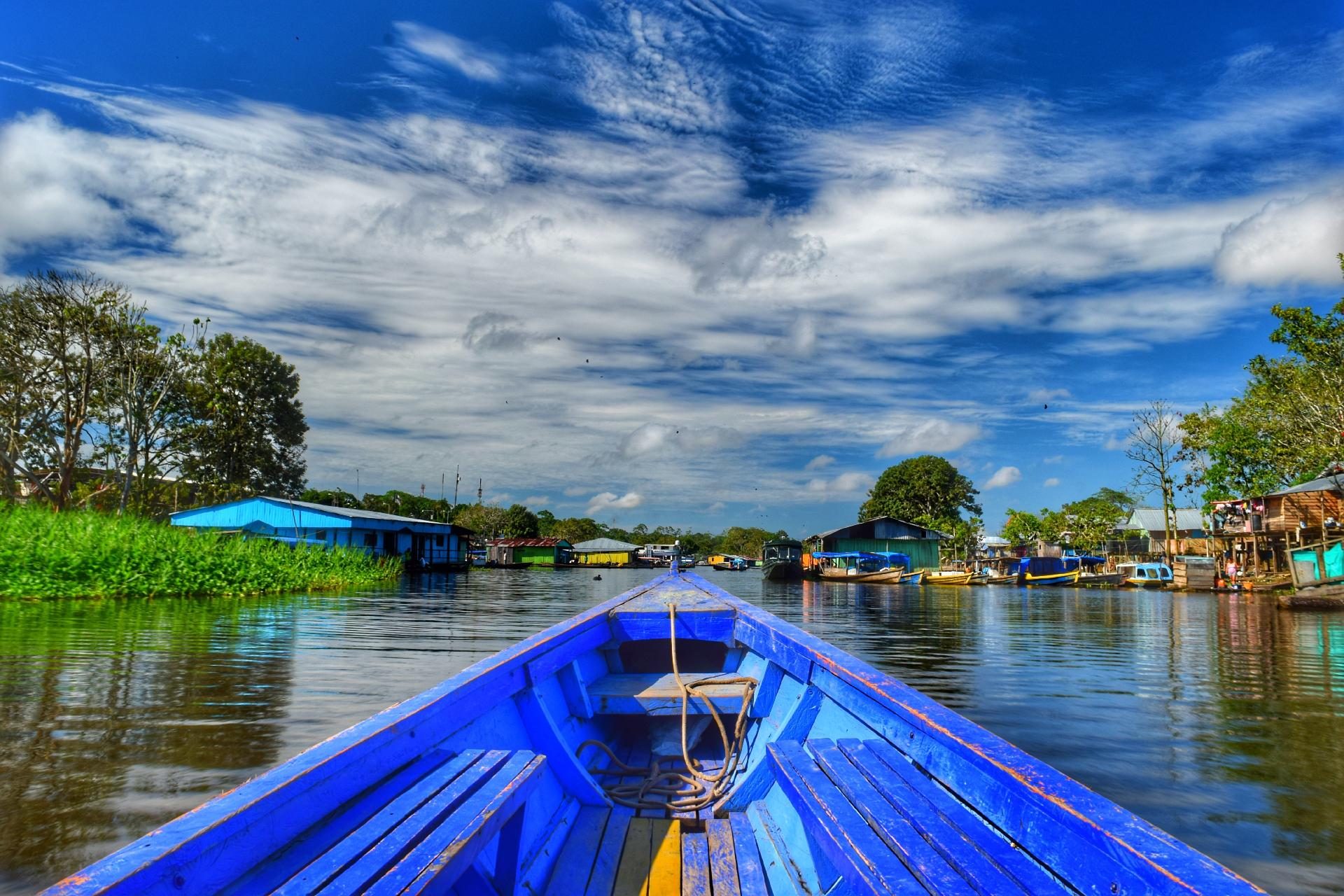 Barco en Leticia, puerta de entrada al Amazonas colombiano